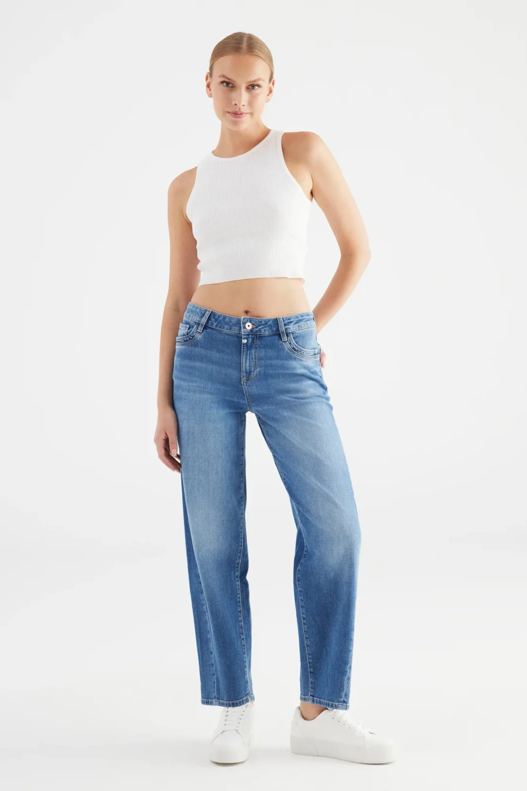 Cup of Joe Beth Mid Waist Cropped Length 5 Pocket Jeans Mittelblau