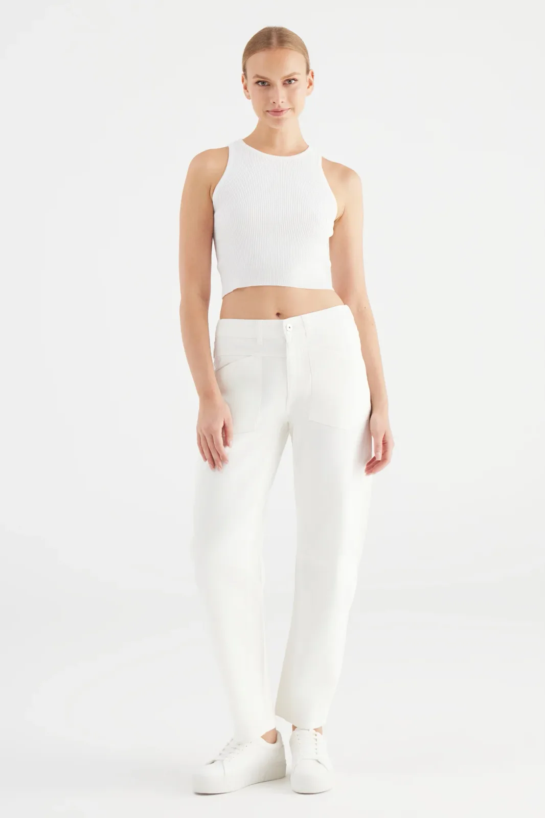 Cup of Joe Selena Mid Waist Ankle Length Drop Crotch Patch Pocket Pants Weiß